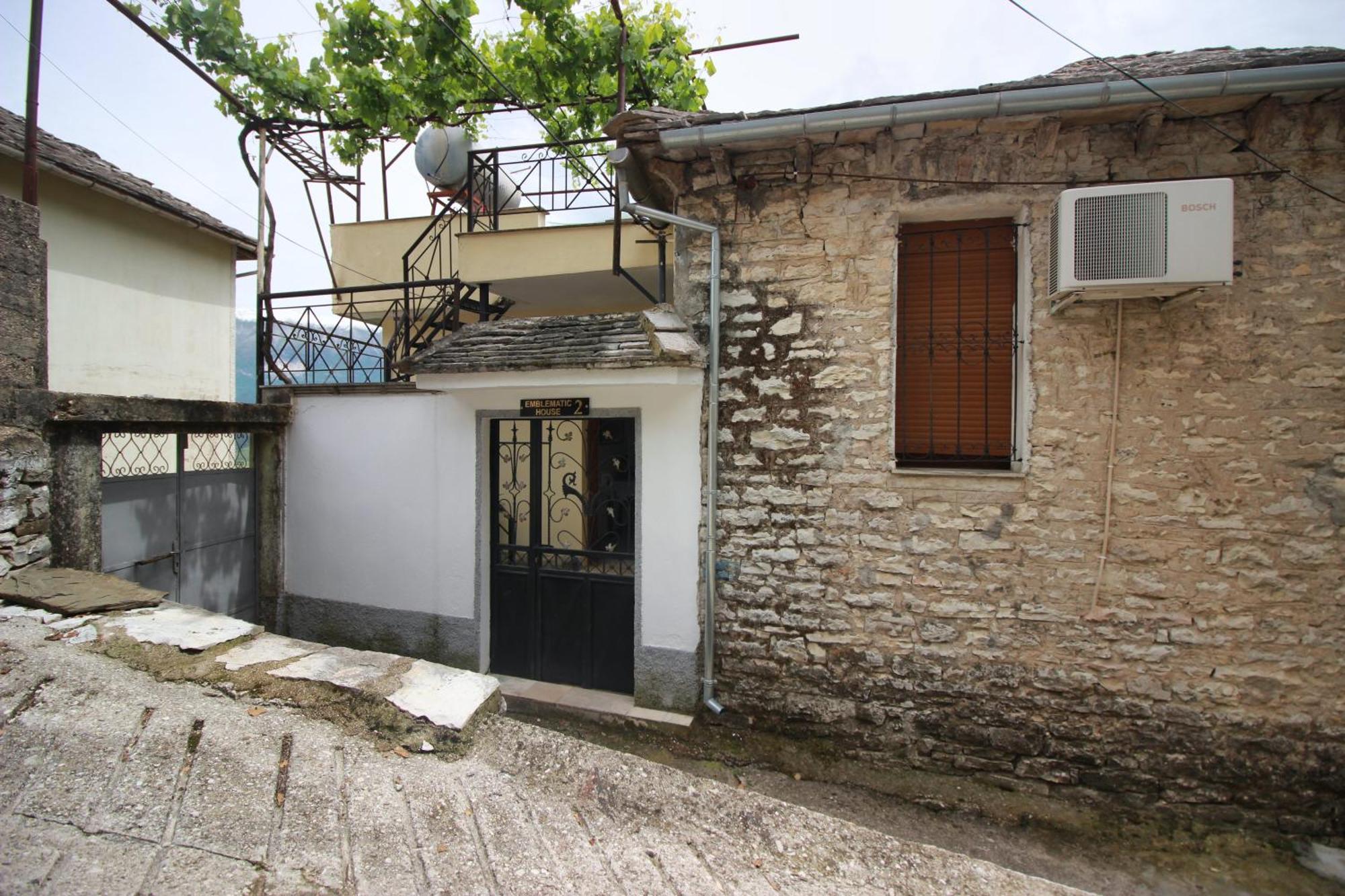 Gjirokastër Emblematic House Apartment 2 מראה חיצוני תמונה