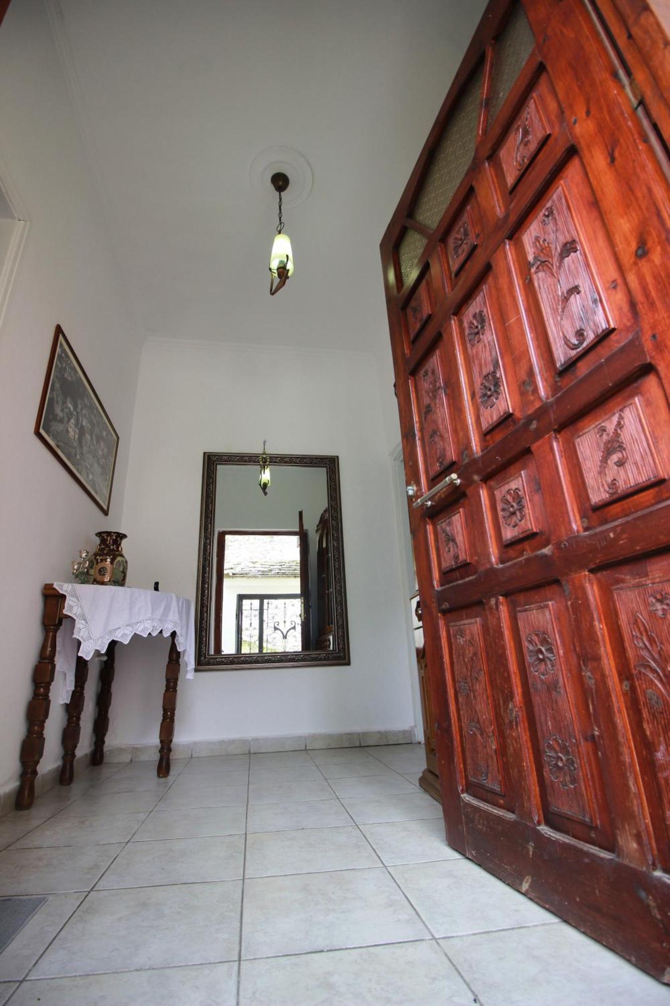 Gjirokastër Emblematic House Apartment 2 מראה חיצוני תמונה