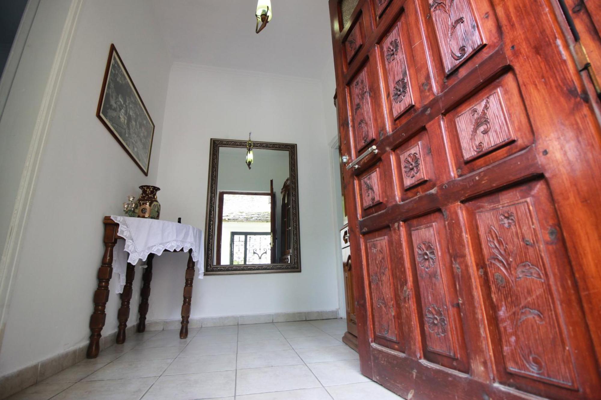 Gjirokastër Emblematic House Apartment 2 מראה חיצוני תמונה
